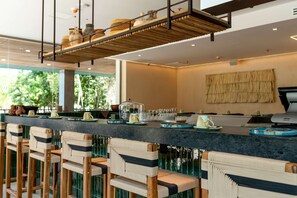 4 restaurants, breakfast, lunch, dinner served; international cuisine  - Motto by Hilton Tulum (Tulum)