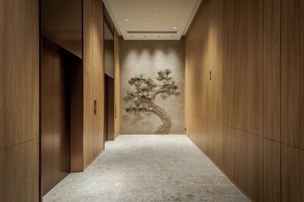 Down comforters, in-room safe, desk, laptop workspace - Hilton Garden Inn Kyoto Shijo Karasuma (Kyoto)