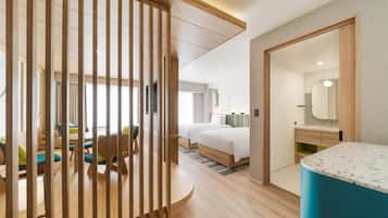 Deluxe Room, 2 Single Beds | Down duvets, in-room safe, desk, laptop workspace