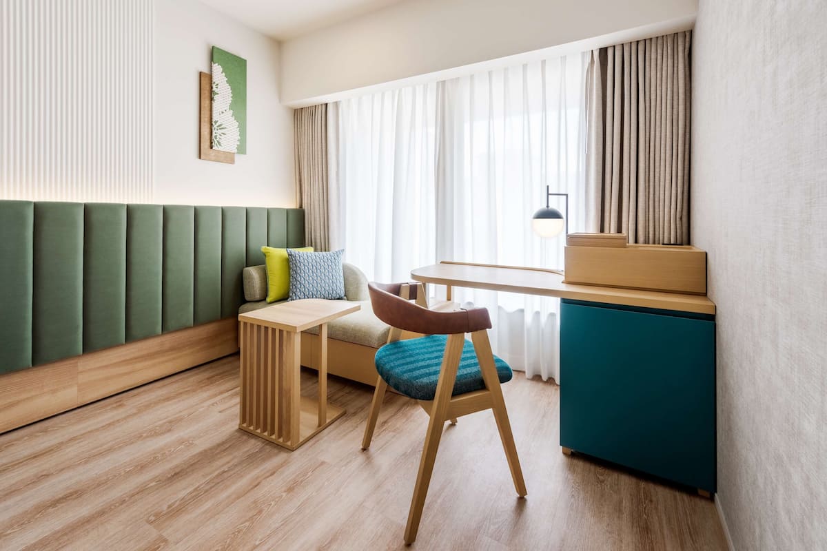 Copriletto in piuma, una cassaforte in camera, una scrivania