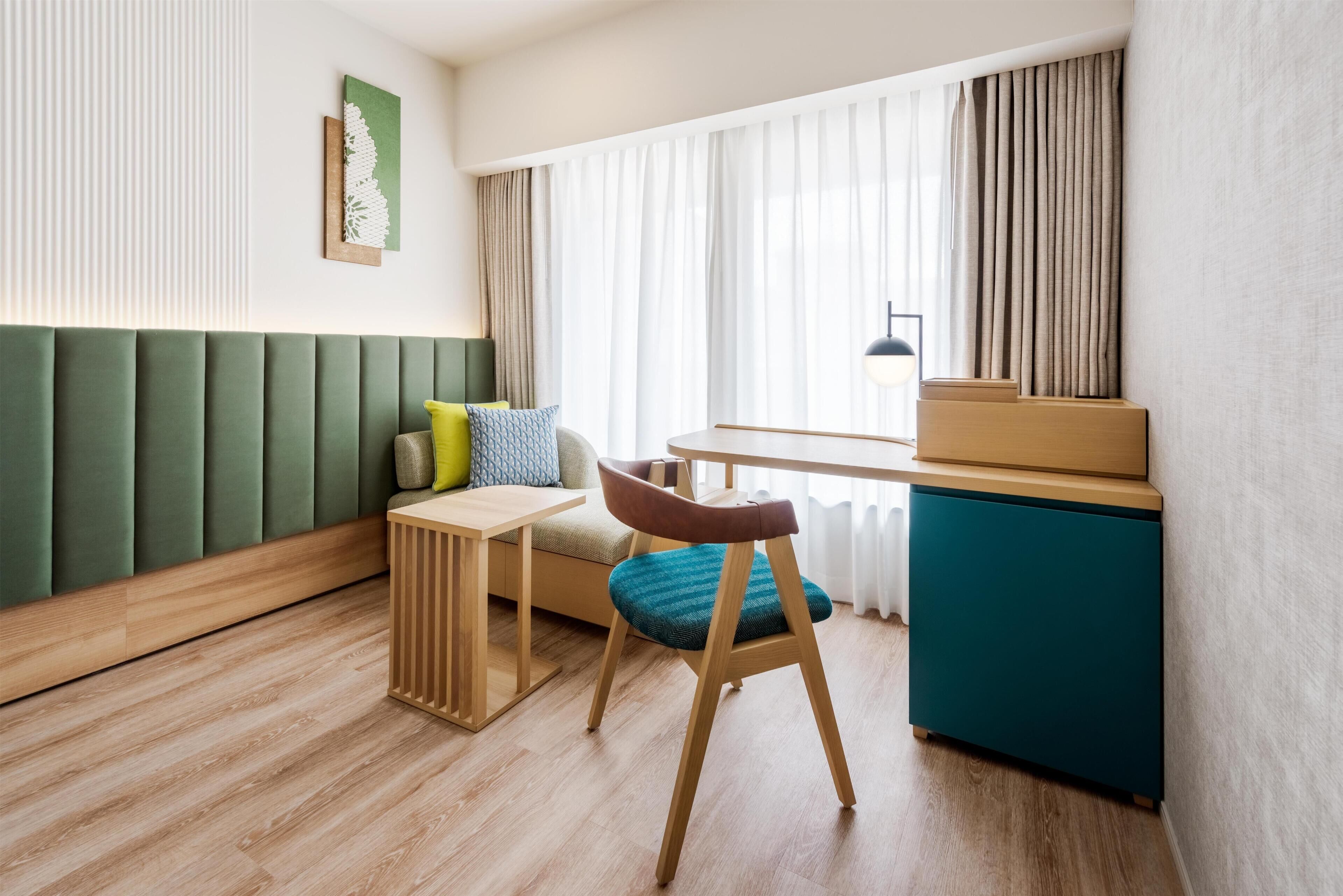 Down comforters, in-room safe, desk, laptop workspace