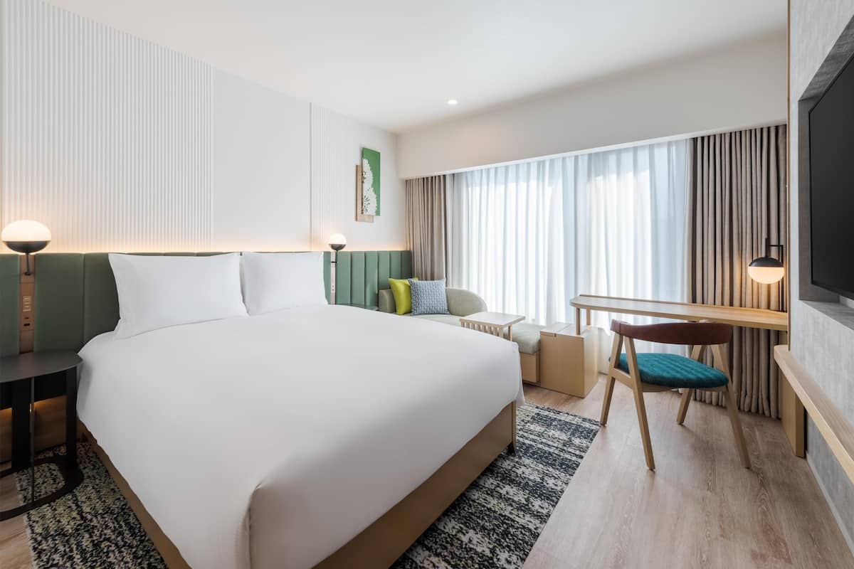 Kamar Deluks, 1 Tempat Tidur Queen | Selimut bulu angsa, brankas, meja kerja, dan ruang kerja ramah laptop