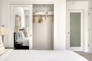 2 chambres, fer et planche à repasser, Wi-Fi, draps fournis