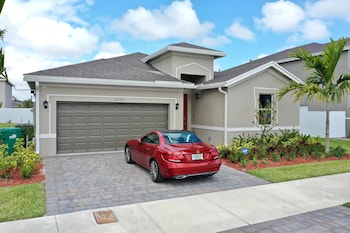 13233 NEW 3BR Beach House Theme Air Base