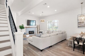 Smart-TV, Kamin, Videospiele