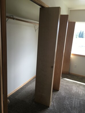 Interior - Spacious Apartment in Valley 3 min walk to bus stop! (Juneau)