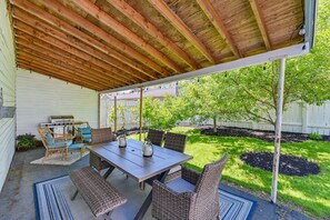 Outdoor dining - Lovely Hammondsport Home, Walk to Keuka Lake! (Hammondsport)