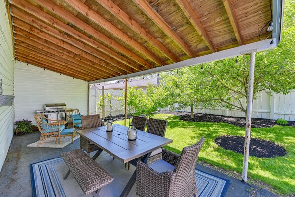 Outdoor dining - Lovely Hammondsport Home, Walk to Keuka Lake! (Hammondsport)