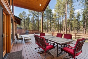 Outdoor dining - Bearfoot Cabin W/Hot Tub, Gas Fire Pit, Game Room & Direct Forest Access (Pinetop)
