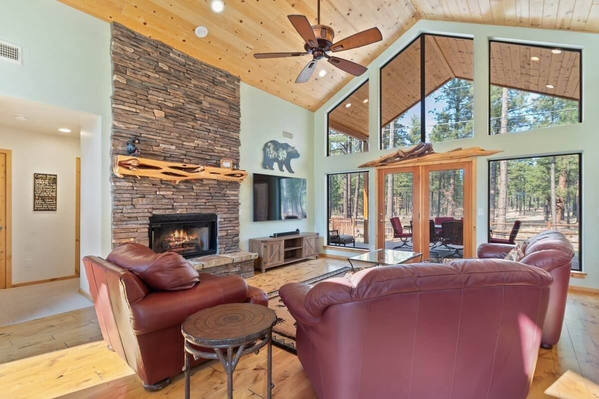 Smart TV, fireplace, video games, table tennis