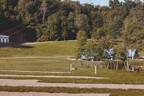 Property grounds - Glamplyfe in Cambridge: RV Site #3 (Cambridge)