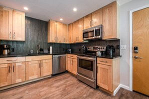 Fridge, microwave, oven, stovetop - Amazing Setting on Mtn-100 yds to Thunderhead Lift-Heated Pool-Hot Tub-Grill-Fireplace-Remodeled (Steamboat Springs)