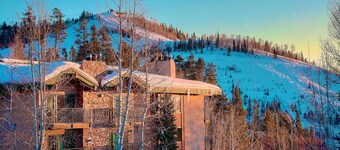 Incredible Location on Mtn-100 yds to Thunderhead Lift-Heated Pool-Hot Tub-Grill-Fireplace-Remodeled