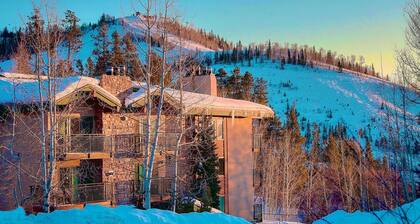 Incredible Location on Mtn-100 yds to Thunderhead Lift-Heated Pool-Hot Tub-Grill-Fireplace-Remodeled