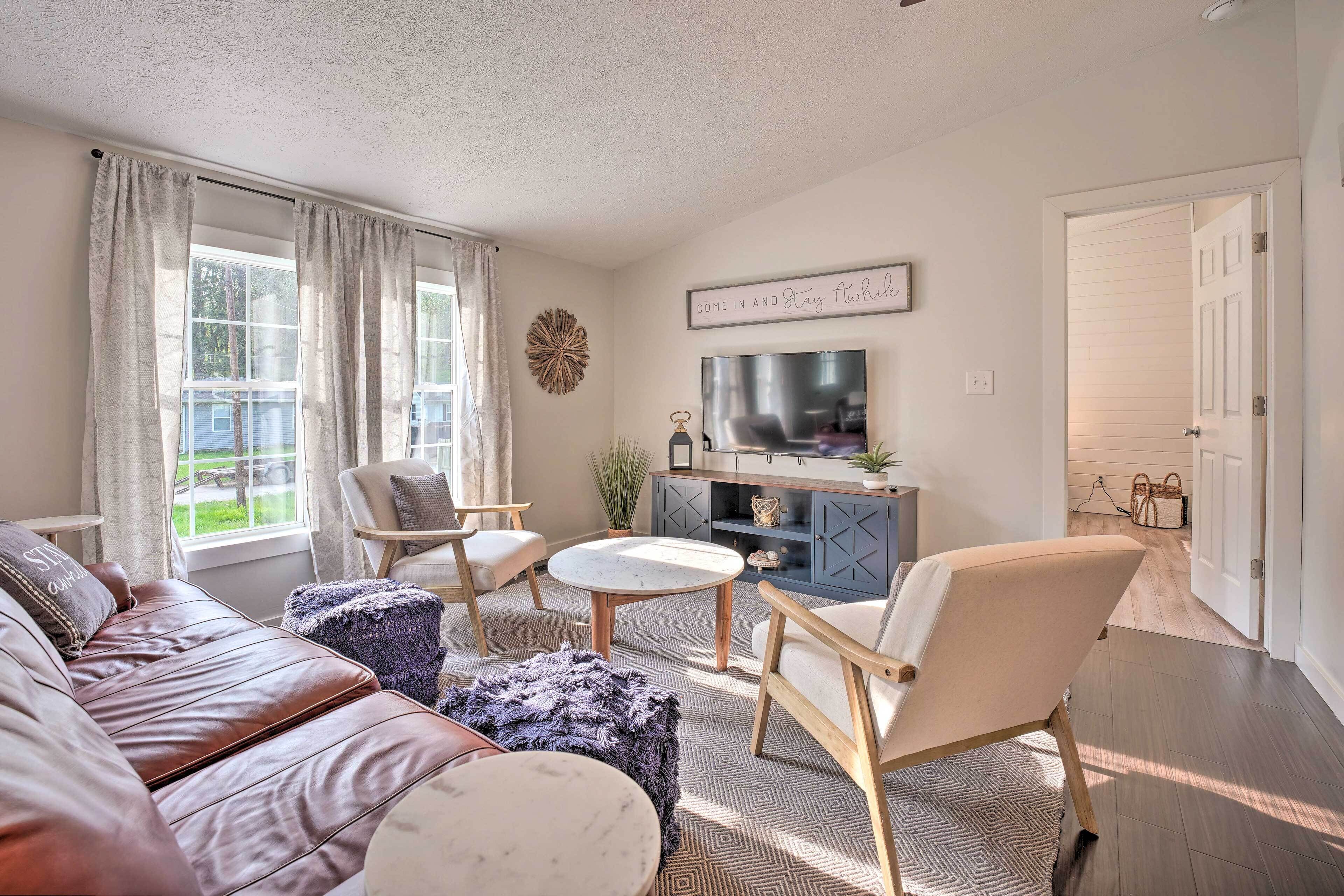 Breezy Coloma Getaway: Grill, 1 Mi to Beaches