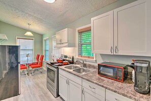 Fridge, microwave, stovetop, coffee/tea maker - Quaint Downtown Murfreesboro Cottage w/ Lush Yard (Murfreesboro)