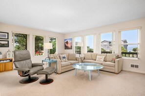 TV, fireplace, foosball, books - Spacious Ocean-View Home with Fireplace, Foosball, and Fire-pit, Huge Patio, Steps to the Beach (Cloverdale)