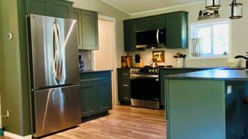 KylskÄp, mikrovÄgsugn, ugn och spishÀll