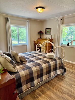 3 bedrooms, iron/ironing board, travel crib, WiFi