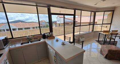 Tuggeranong Short Stay #08 - Sleeps 6