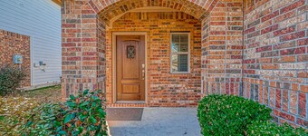 Houston/IAH Galore: Free Parking, 7 Beds, Sleeps 10, Wi-Fi & 10 Mins from IAH!