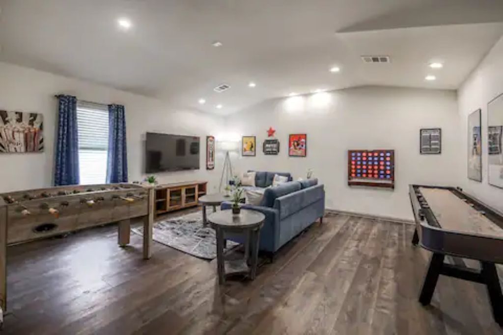 Chic Cozy Home near Austin with Bonus Game Room, Near Kalahari