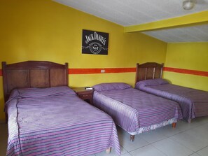 Free WiFi, bed sheets - Posada Margarito (Urique)