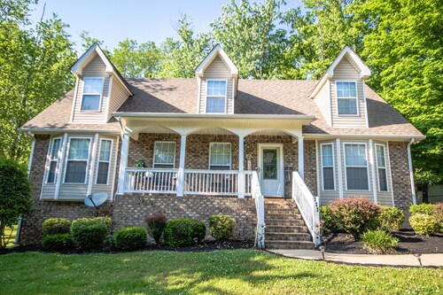 Book The Essential Stay! It’s a short +\-30 min dr to Nashville/Clarksville TN 