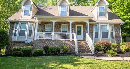 Book The Essential Stay! It’s a short +\-30 min dr to Nashville/Clarksville TN