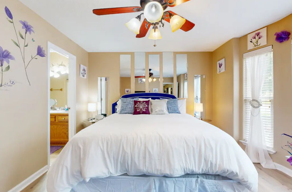 3 bedrooms, memory-foam beds, desk, iron/ironing board