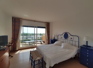 3 dormitorios, tabla de planchar con plancha, wifi gratis y ropa de cama