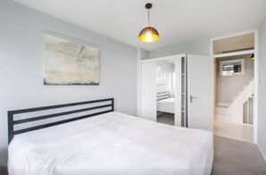 3 chambres, draps en coton égyptien, fer et planche à repasser