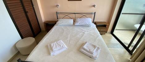 2 bedrooms, in-room safe, iron/ironing board, travel cot