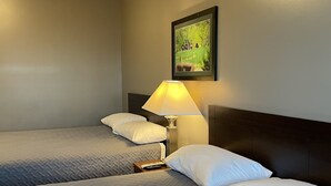 Chambre Confort Double ou avec lits jumeaux | Bureau, Wi-Fi gratuit, ameublement personnalisé