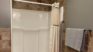Chambre Confort Double ou avec lits jumeaux | Salle de bain
