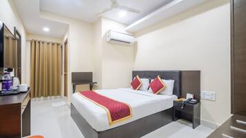 Classic Room | Premium bedding, down duvets, pillow-top beds, rollaway beds