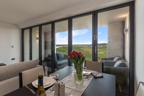 2 bedrooms, WiFi - Apartment 10 Waterstone House - Luxury Apartment With Sea Views (Tenby)