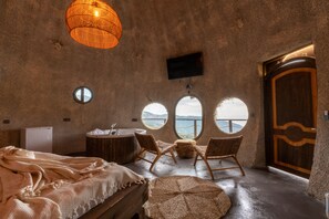 Artículos del minibar gratis, decoración personalizada y wifi gratis 