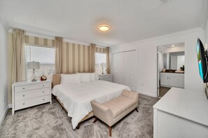 4 Schlafzimmer, Schreibtisch, BĂŒgeleisen/BĂŒgelbrett, kostenloses WLAN