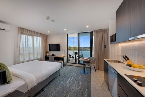 Littomore Suites Kingswood