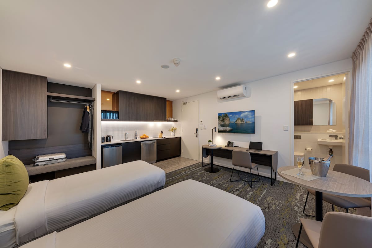 1 Schlafzimmer, Zimmersafe, Schreibtisch, BĂŒgeleisen/BĂŒgelbrett
