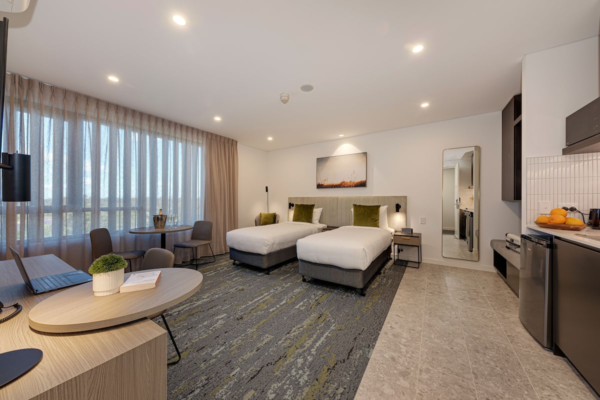 Studio Apartment | 1 bedroom, in-room safe, desk, iron/ironing board
