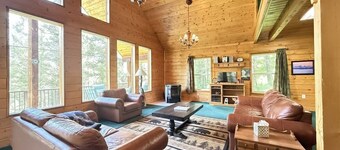 40 MIN to YNP | Forest Views | Sleeps 10 | Bigfoot's Hideaway
