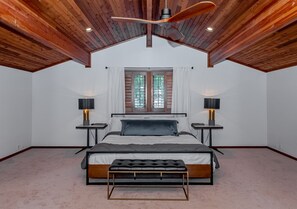 5 bedrooms, free WiFi, bed sheets