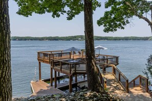 Property grounds - The Chateau at Ferncliff | Beautiful Main Lake Views | 3-Night Minimum (Littleton)