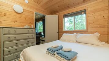 2 slaapkamers, een strijkplank/strijkijzer, gratis wifi, beddengoed