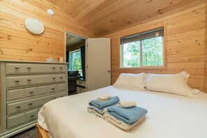 2 chambres, fer et planche à repasser, Wi-Fi gratuit, draps fournis