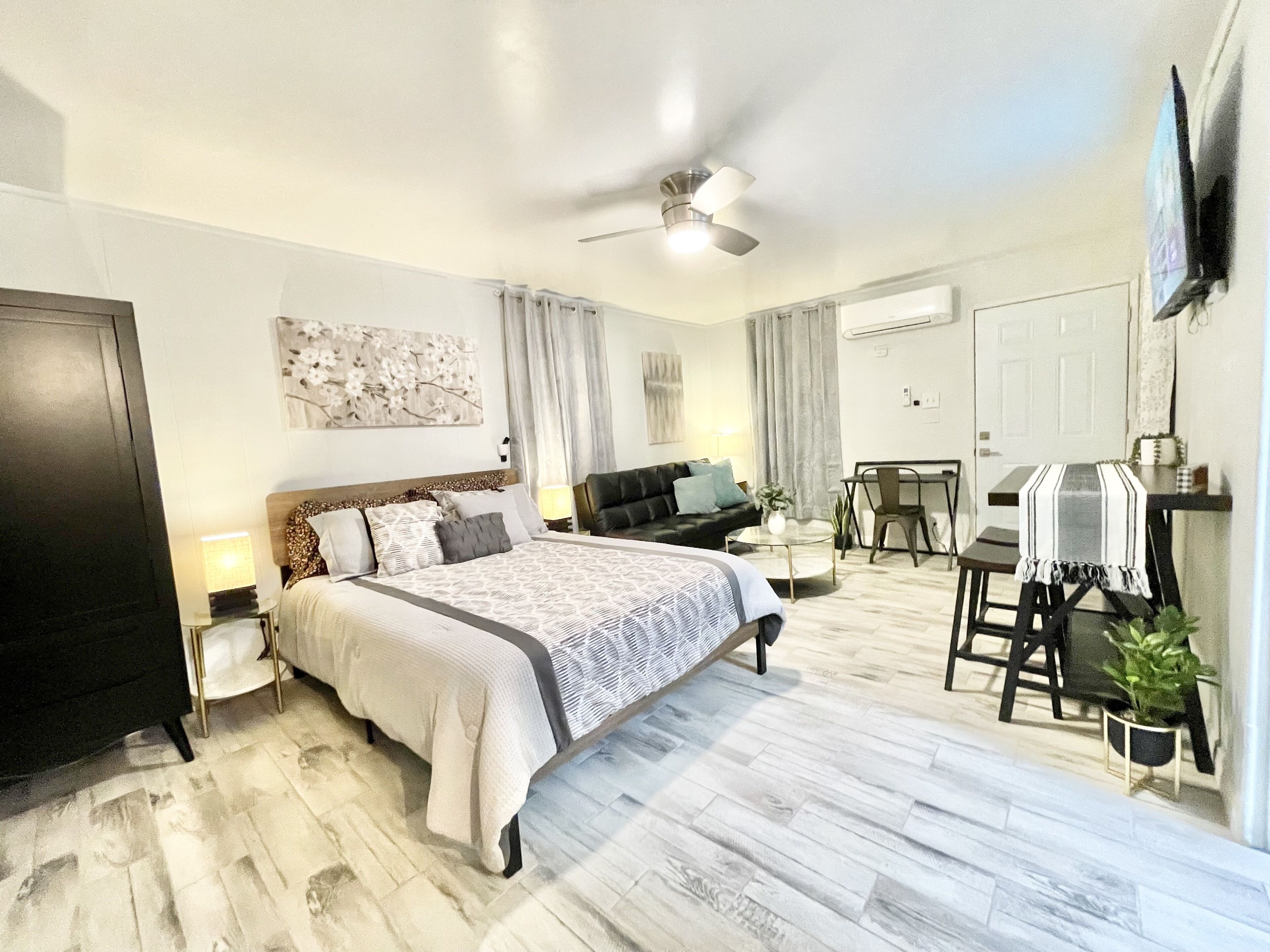 1 habitación, escritorio, tabla de planchar con plancha y wifi gratis 