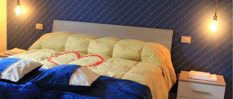 1 bedroom, desk, free WiFi, bed sheets