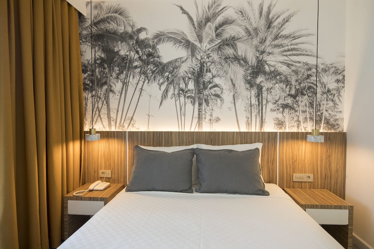 Minibar, in-room safe, free WiFi, bed sheets